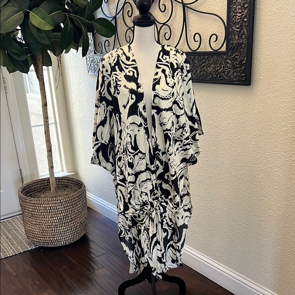 Rains Black and White Women's Top